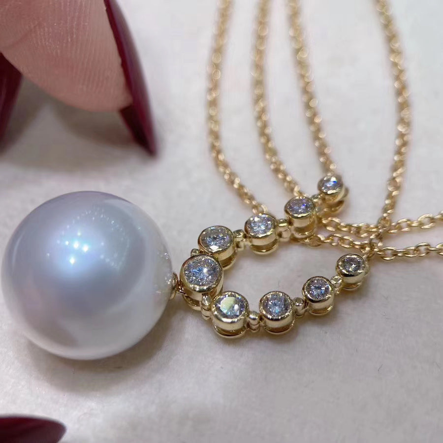 Diamond and South Sea pearl Necklace