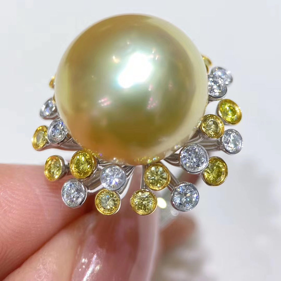 Double color diamond and South Sea pearl Ring