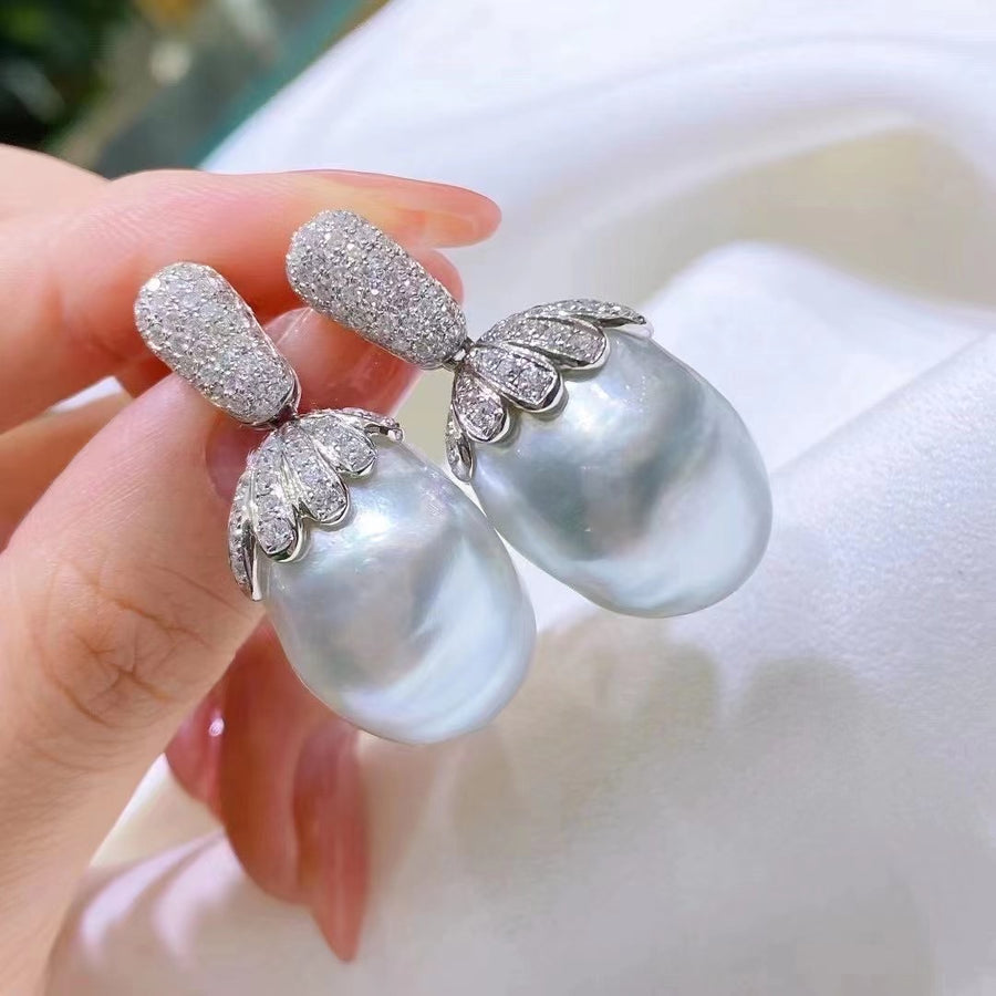 Diamond & Baroque pearl Earrings