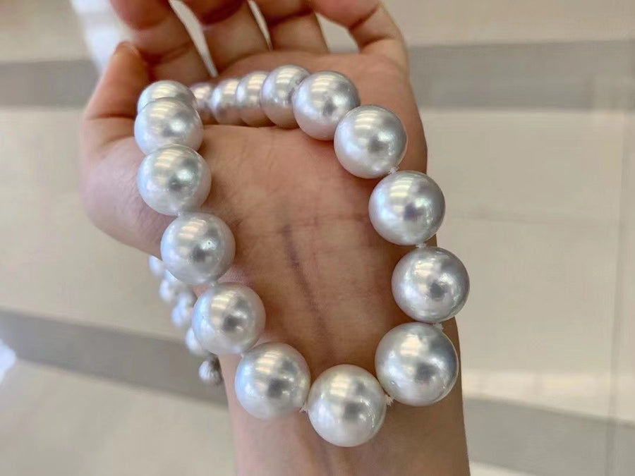 Phoenix | 12-15.3mm South Sea pearl Necklace