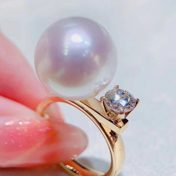 Venus | Diamond & South Sea pearl Ring