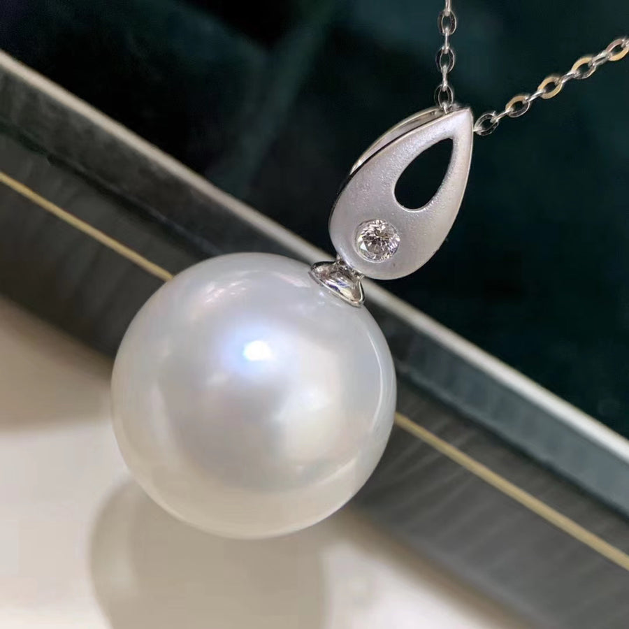 Diamond and South Sea pearl Pendant