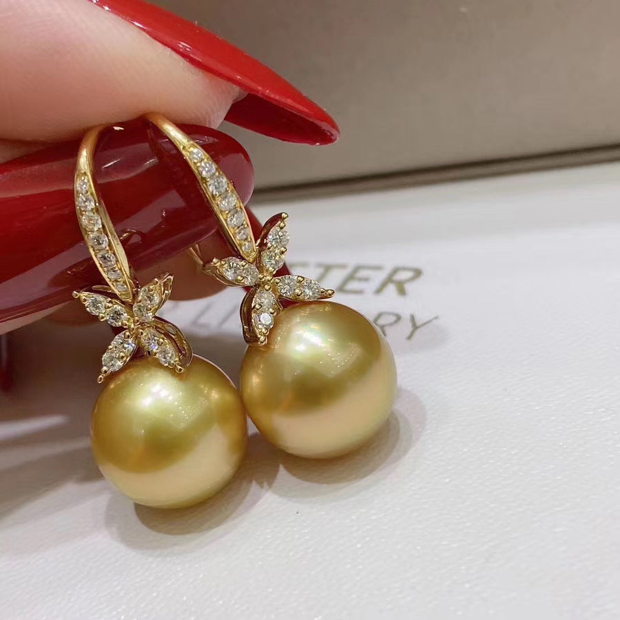 Diamond & South Sea pearl Earrings & Pendant Set
