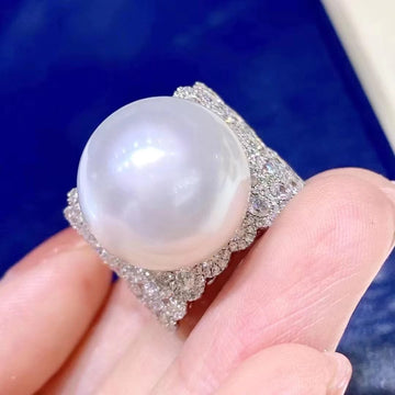 Venus | Diamond & South Sea pearl Ring