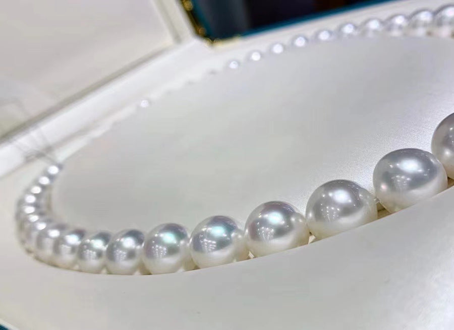Phoenix | 10-14.1mm South Sea pearl Necklace