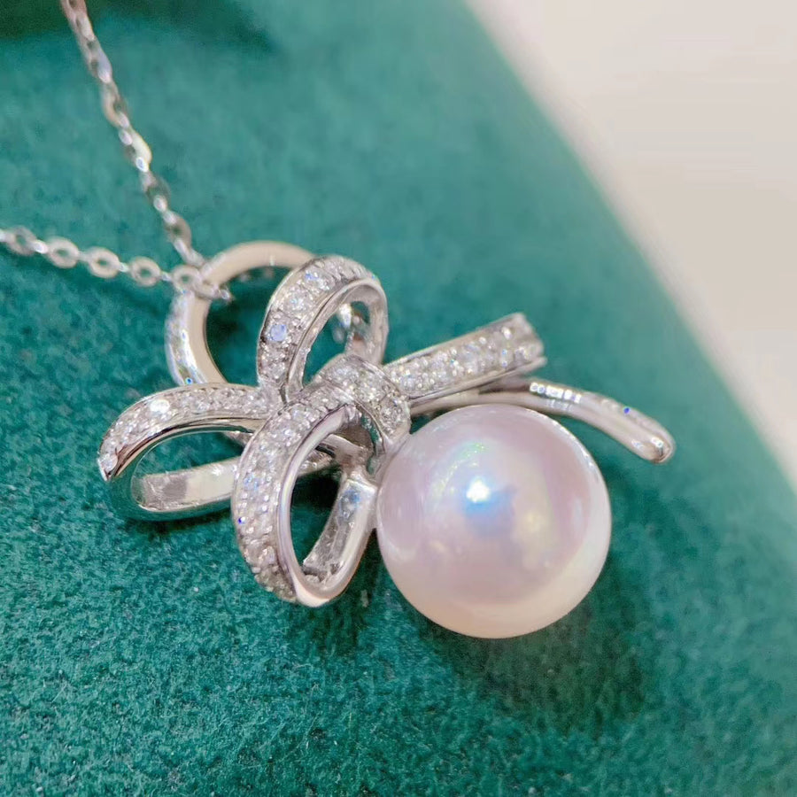 Diamond and Akoya pearl Pendant