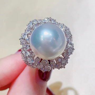 Diamond & South Sea pearl Ring