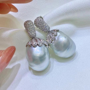 Diamond & Baroque pearl Earrings