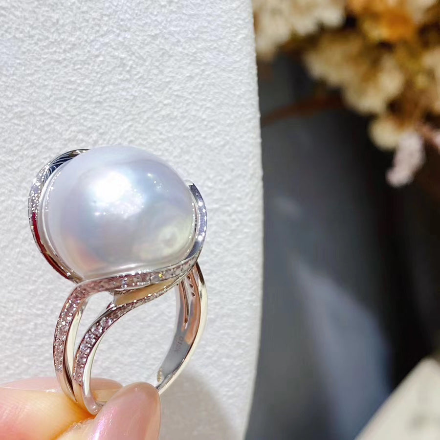 Diamond & South Sea pearl Ring