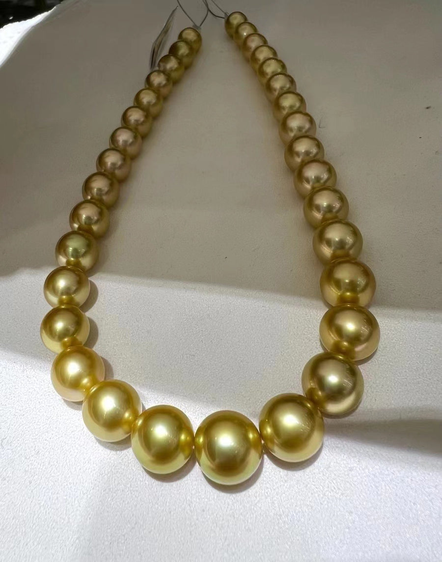 Chakin | 11-12mm South Sea pearl Earrings & 11-14.2mm South Sea pearl Necklace