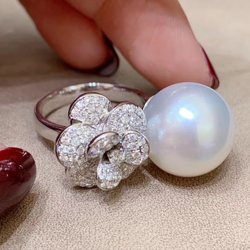 Diamond & South Sea pearl Ring