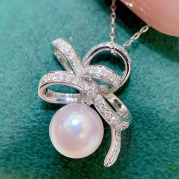 Diamond and Akoya pearl Pendant